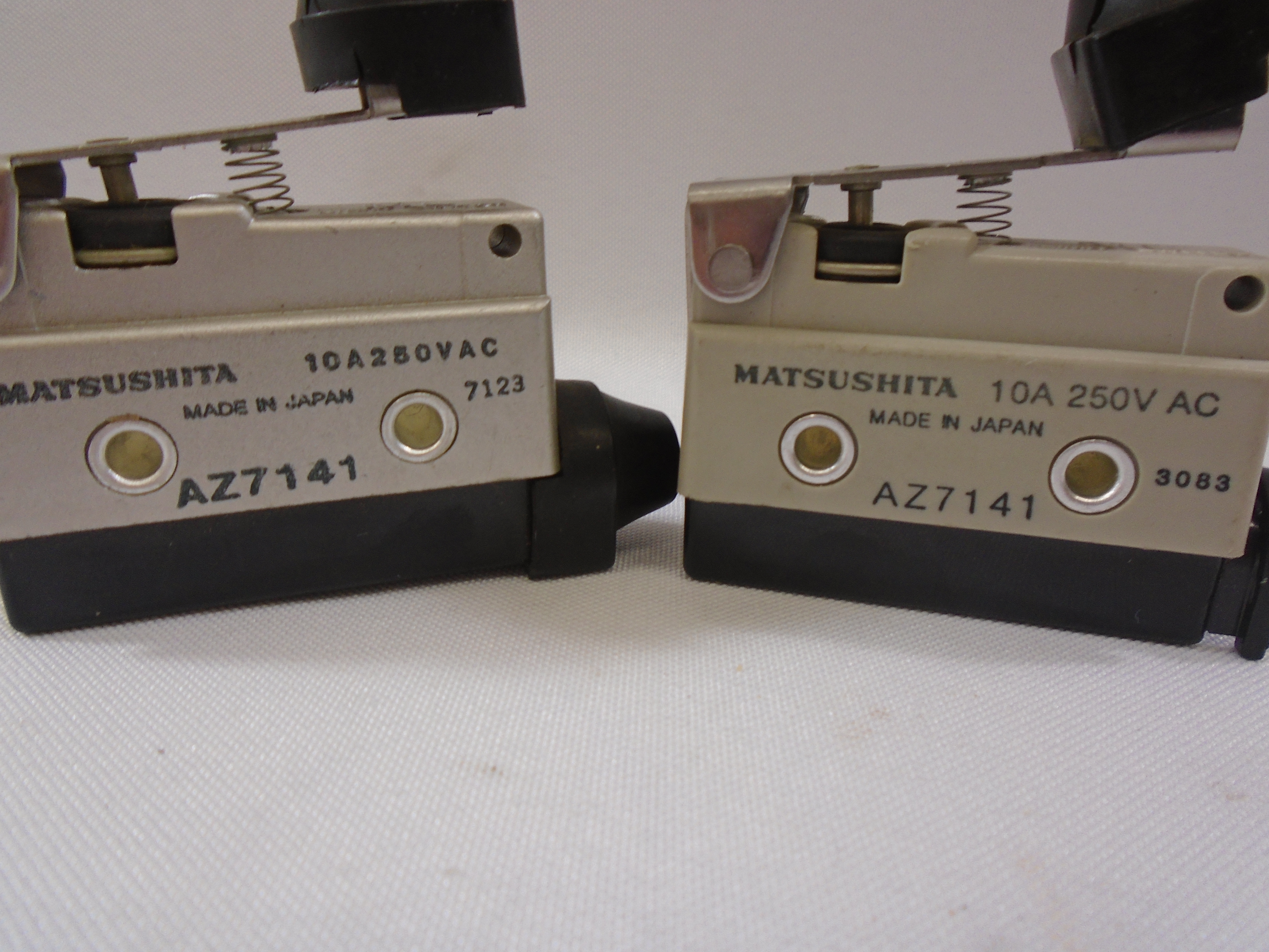 LOT OF 2) MATSUSHITA AZ7141 LIMIT SWITCH ROLLER LEVER 10A 250VAC